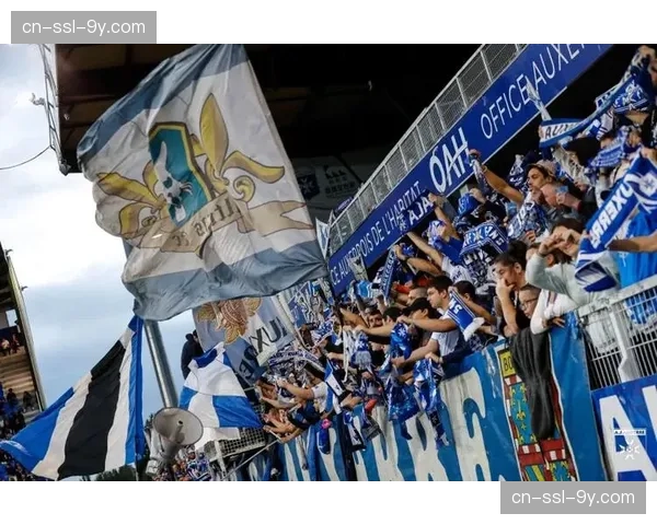 洛里昂对阵马赛，保级队挑战欧战资格竞争者